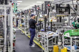 Produkcja silników do napędu hybrydowego. Fot. Toyota Motor Manufacturing Poland