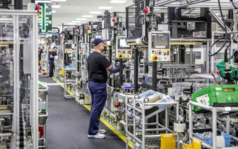 Produkcja silników do napędu hybrydowego. Fot. Toyota Motor Manufacturing Poland