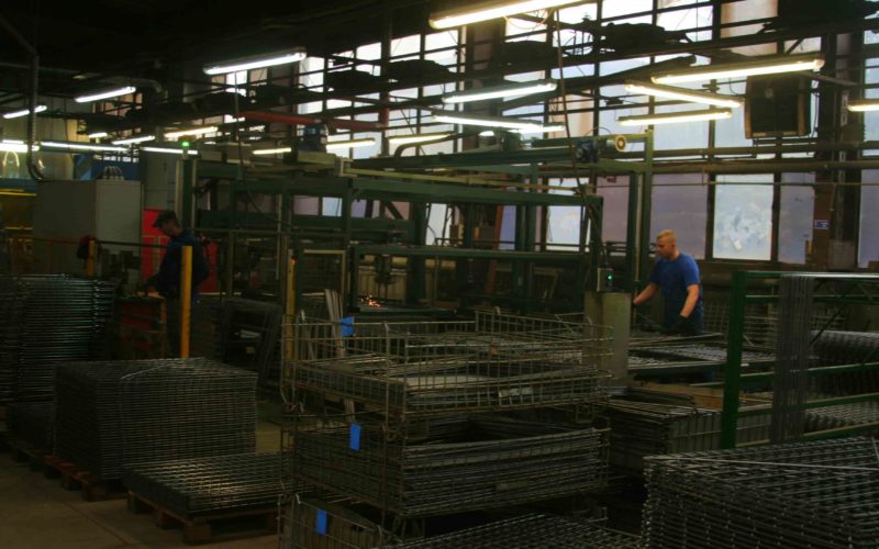 Proces produkcji w Elkom Trade. Fot. Urząd Miasta Ostrowca Świętokrzyskiego