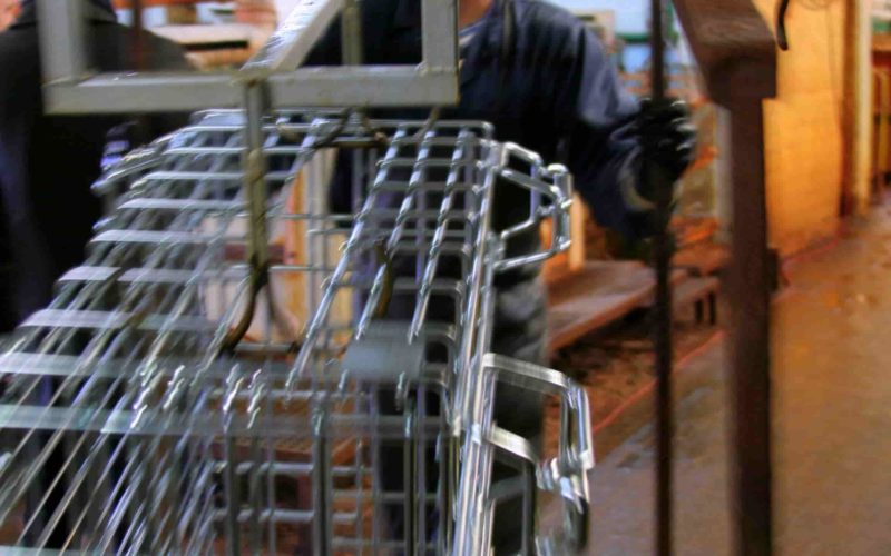 Proces produkcji w Elkom Trade. Fot. Urząd Miasta Ostrowca Świętokrzyskiego