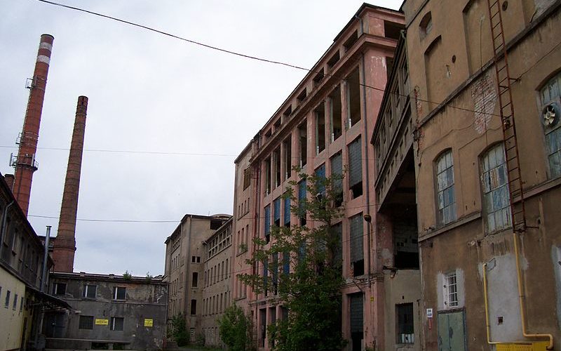 Dawne budynki Fabryki Nici „Odra” w Nowej Soli. Fot. Mzima, CC BY 2.5, https://creativecommons.org/licenses/by/2.5/