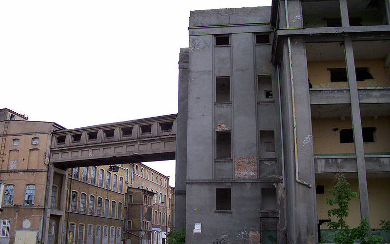 Dawne budynki Fabryki Nici „Odra” w Nowej Soli. Fot. Mzima, CC BY 2.5, https://creativecommons.org/licenses/by/2.5/