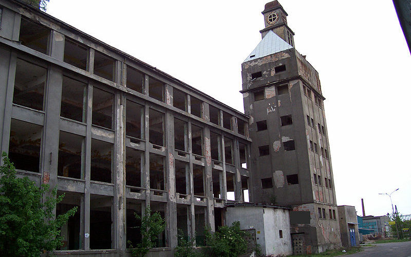 Dawne budynki Fabryki Nici „Odra” w Nowej Soli. Fot. Mzima, CC BY 2.5, https://creativecommons.org/licenses/by/2.5/